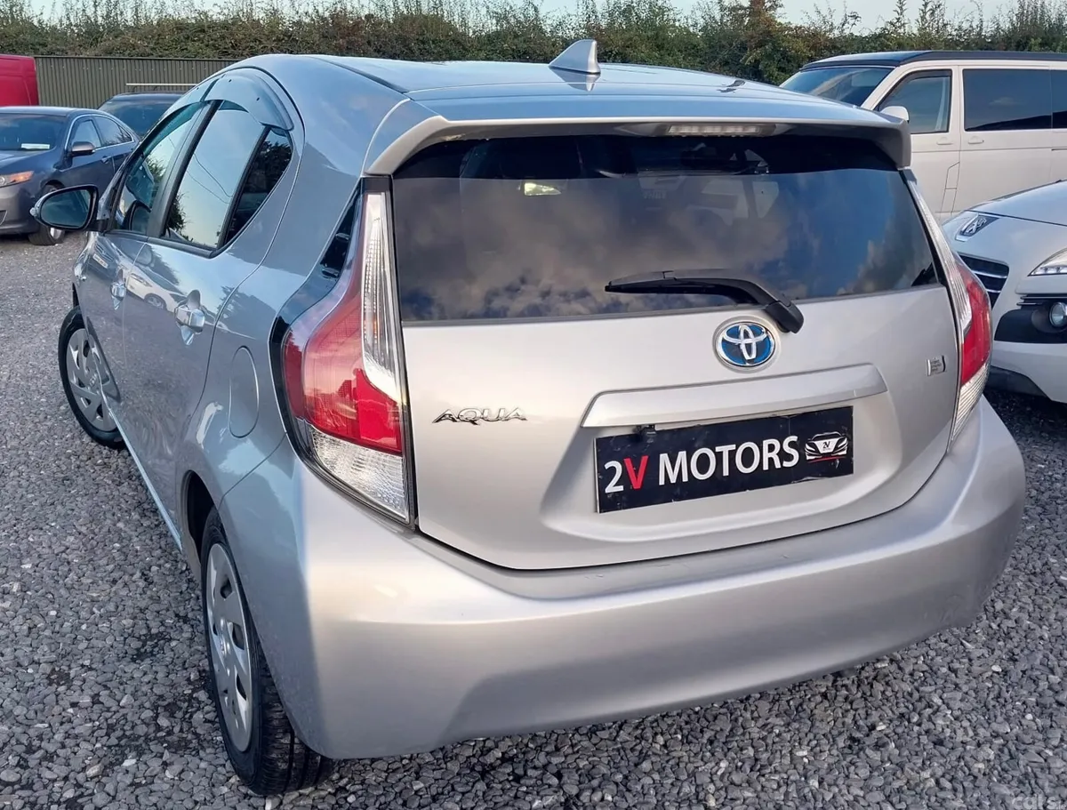 Toyota Aqua Hatchback, Petrol Hybrid, 2017, Silver