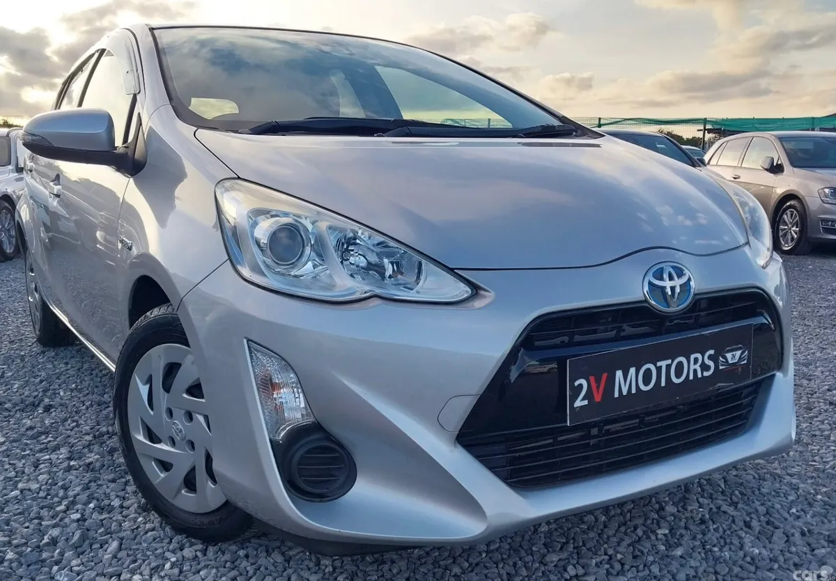 Toyota Aqua Hatchback, Petrol Hybrid, 2017, Silver