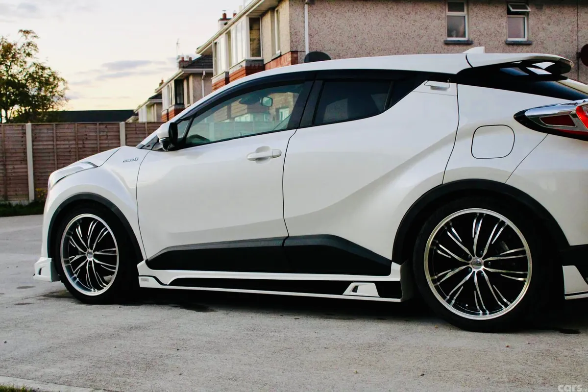 Toyota C-HR SUV, Petrol Hybrid, 2017, White