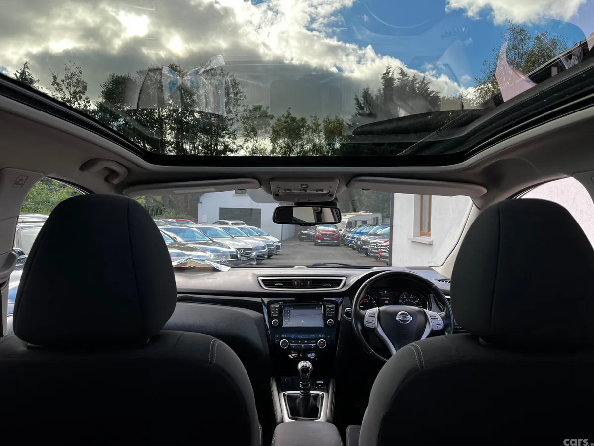 Nissan Qashqai SUV, Petrol, 2015, Black