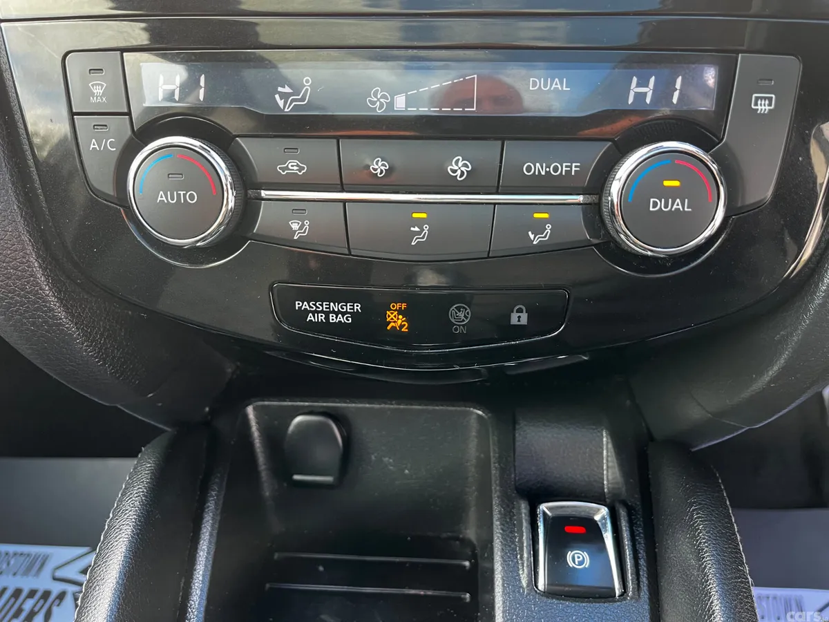 Nissan Qashqai SUV, Petrol, 2015, Black