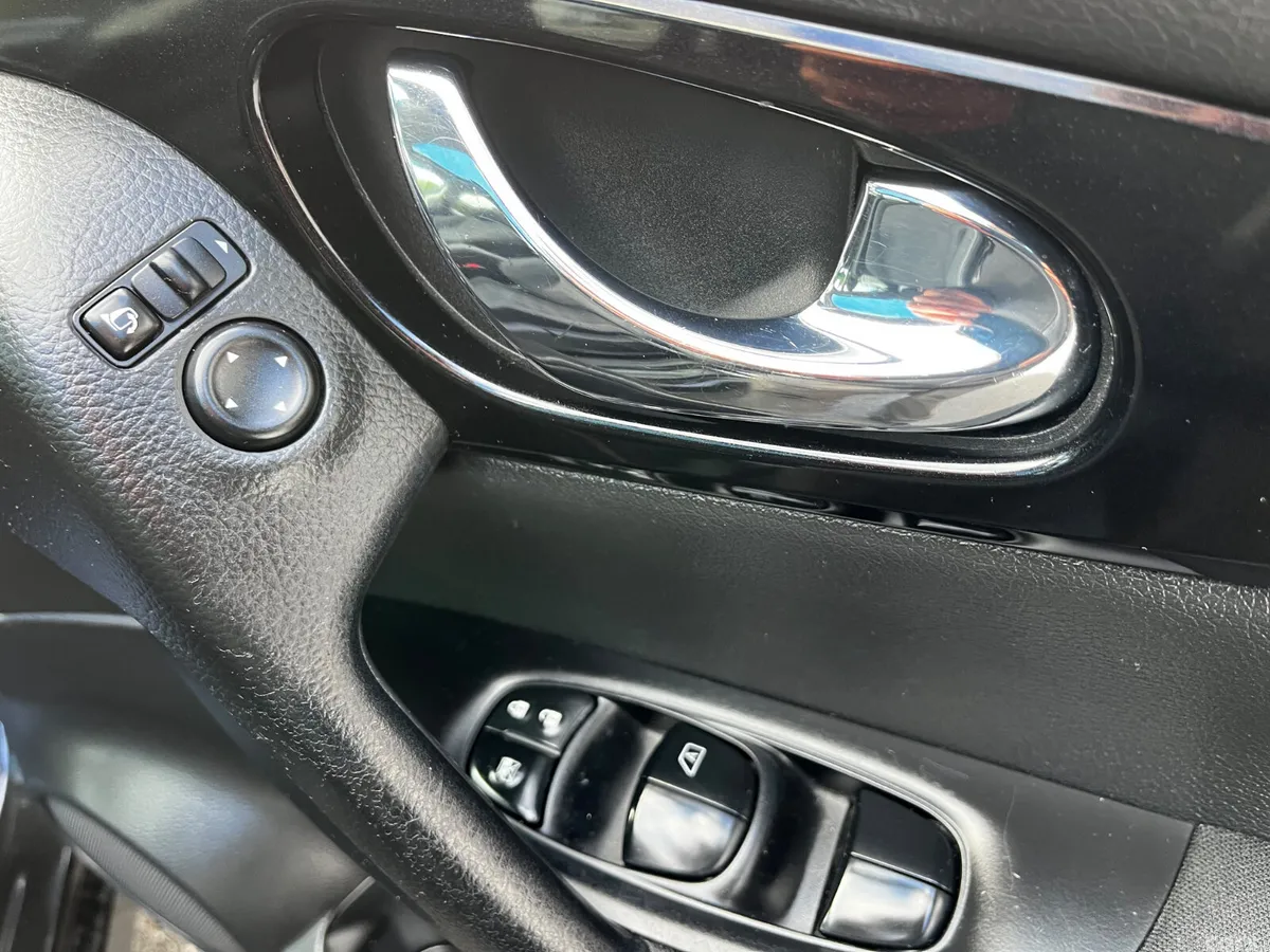 Nissan Qashqai SUV, Petrol, 2015, Black