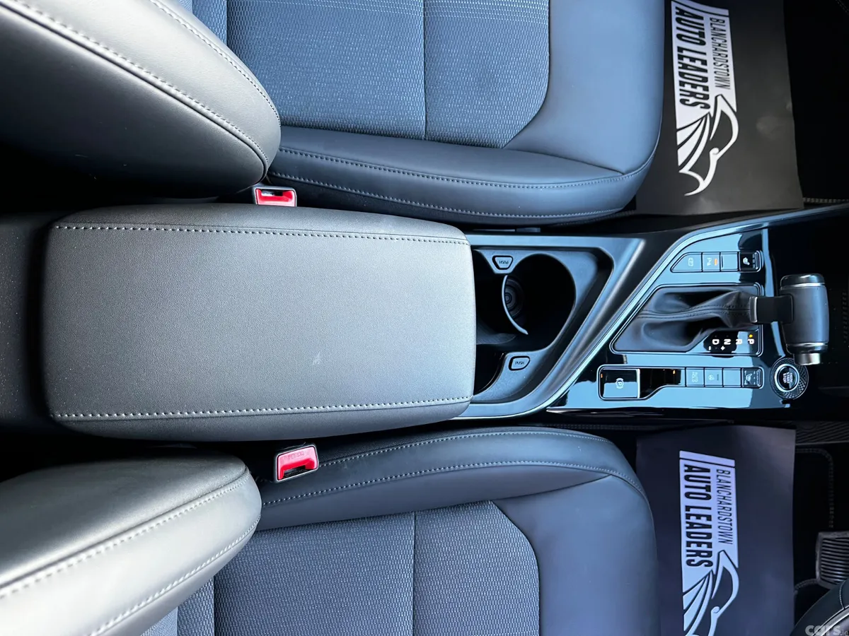 Kia Niro SUV, Petrol Hybrid, 2024, Red