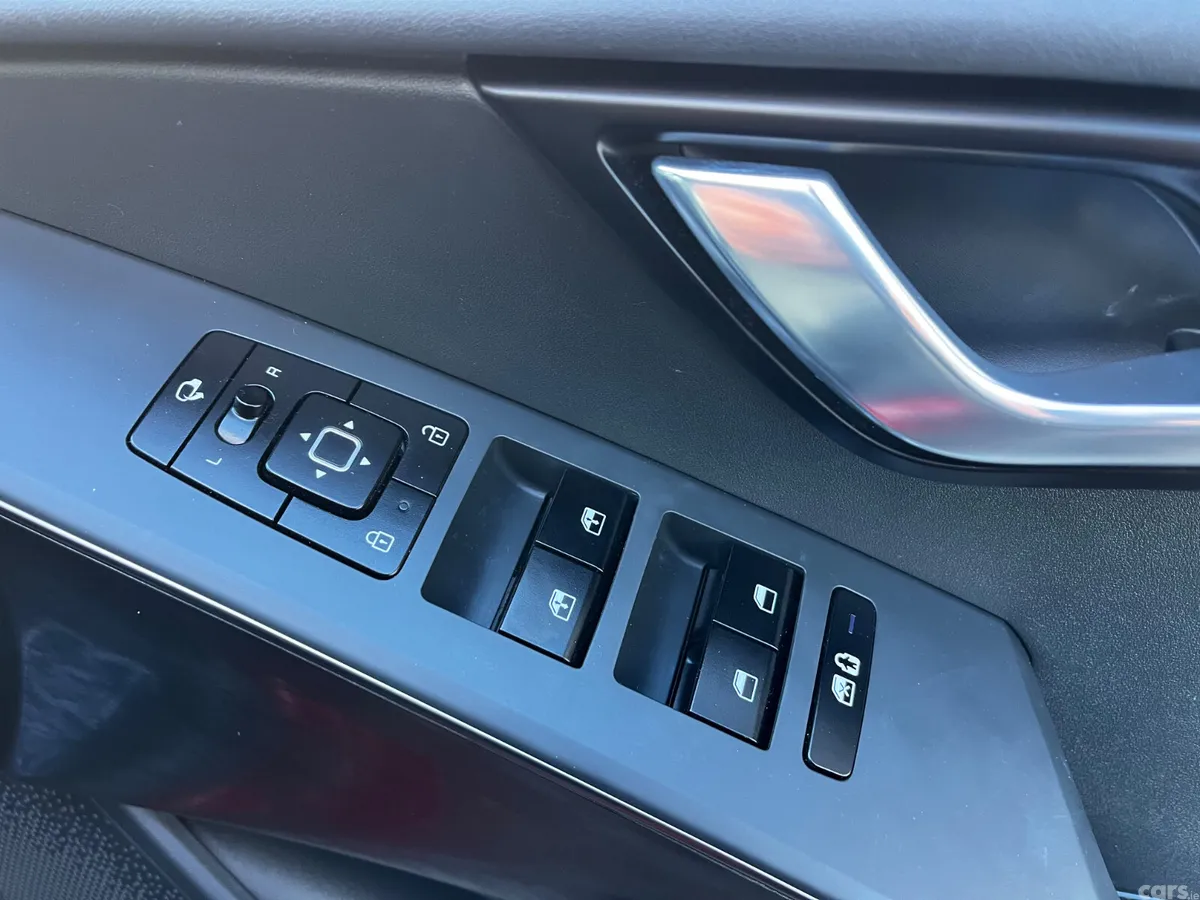 Kia Niro SUV, Petrol Hybrid, 2024, Red