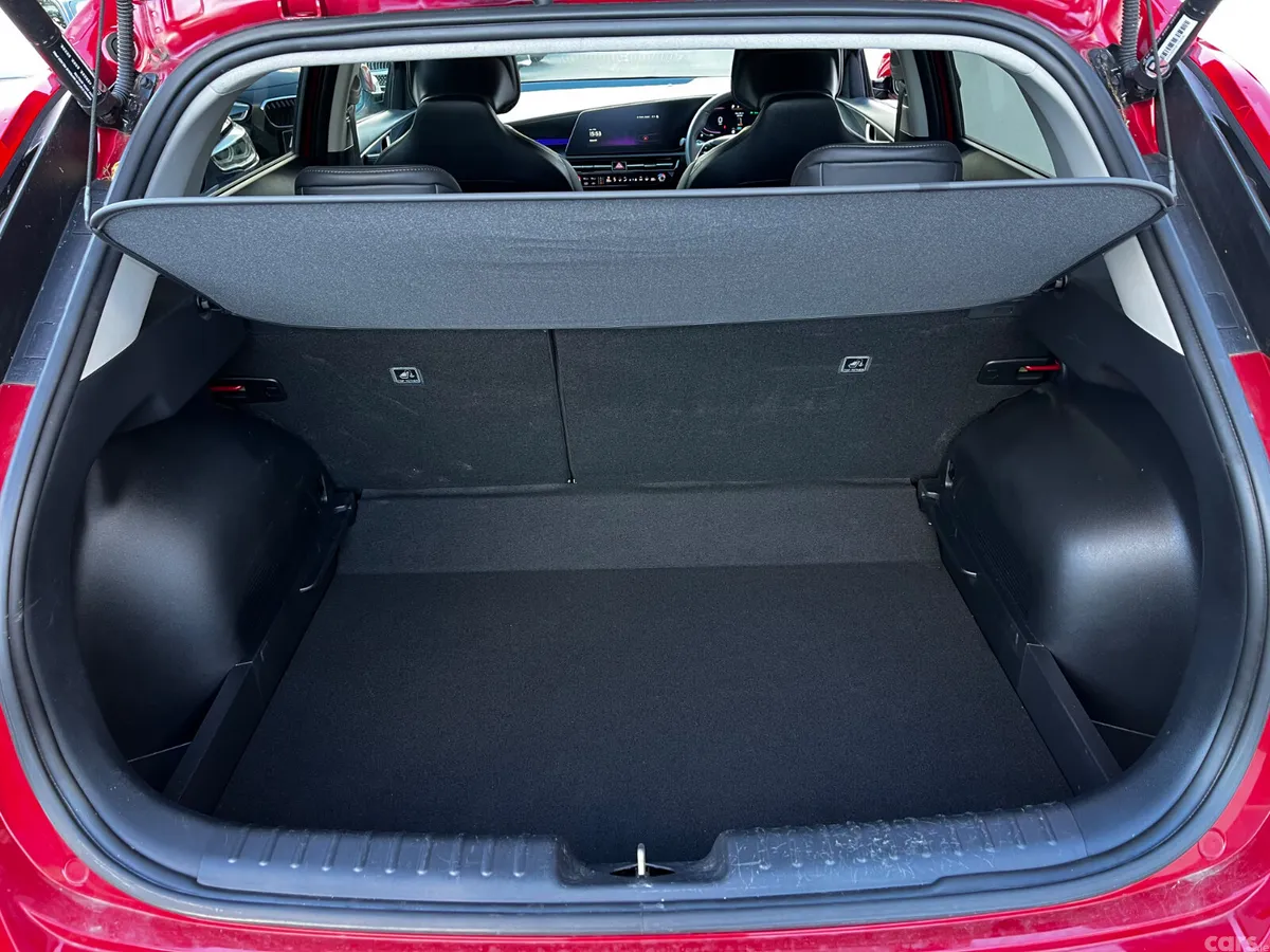Kia Niro SUV, Petrol Hybrid, 2024, Red