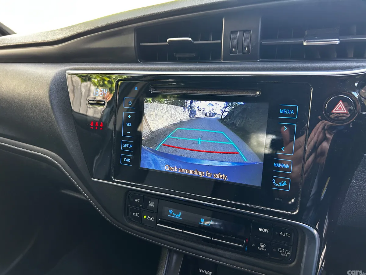 Toyota Auris Hatchback, Diesel, 2017, Blue