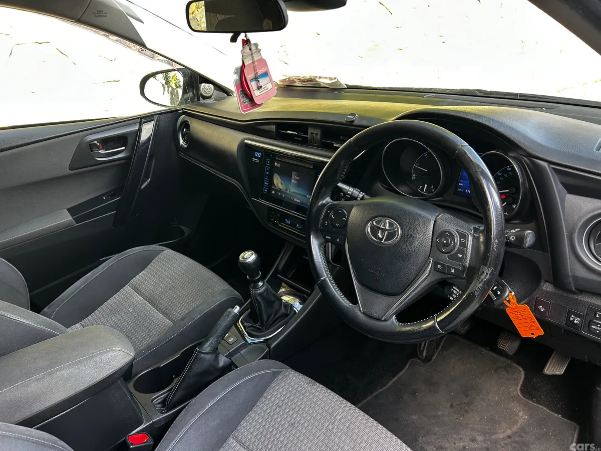 Toyota Auris Hatchback, Diesel, 2017, Blue