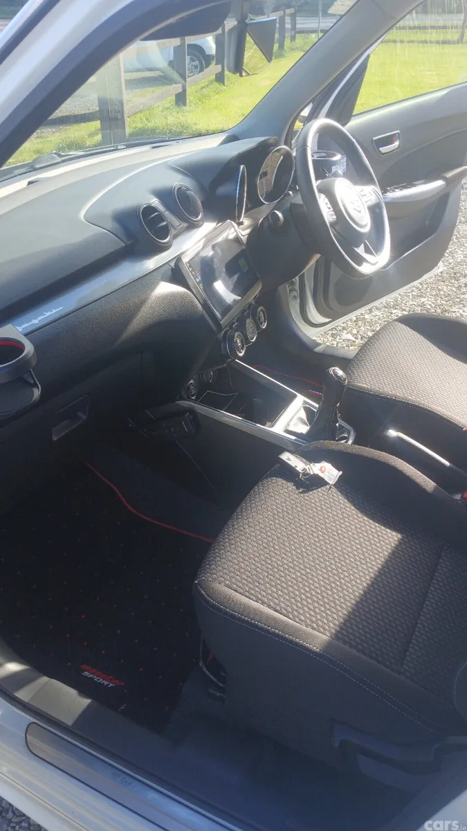 Suzuki Swift Hatchback, Petrol, 2020, White