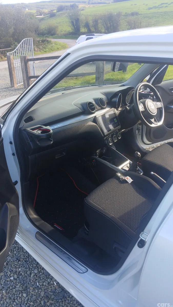 Suzuki Swift Hatchback, Petrol, 2020, White