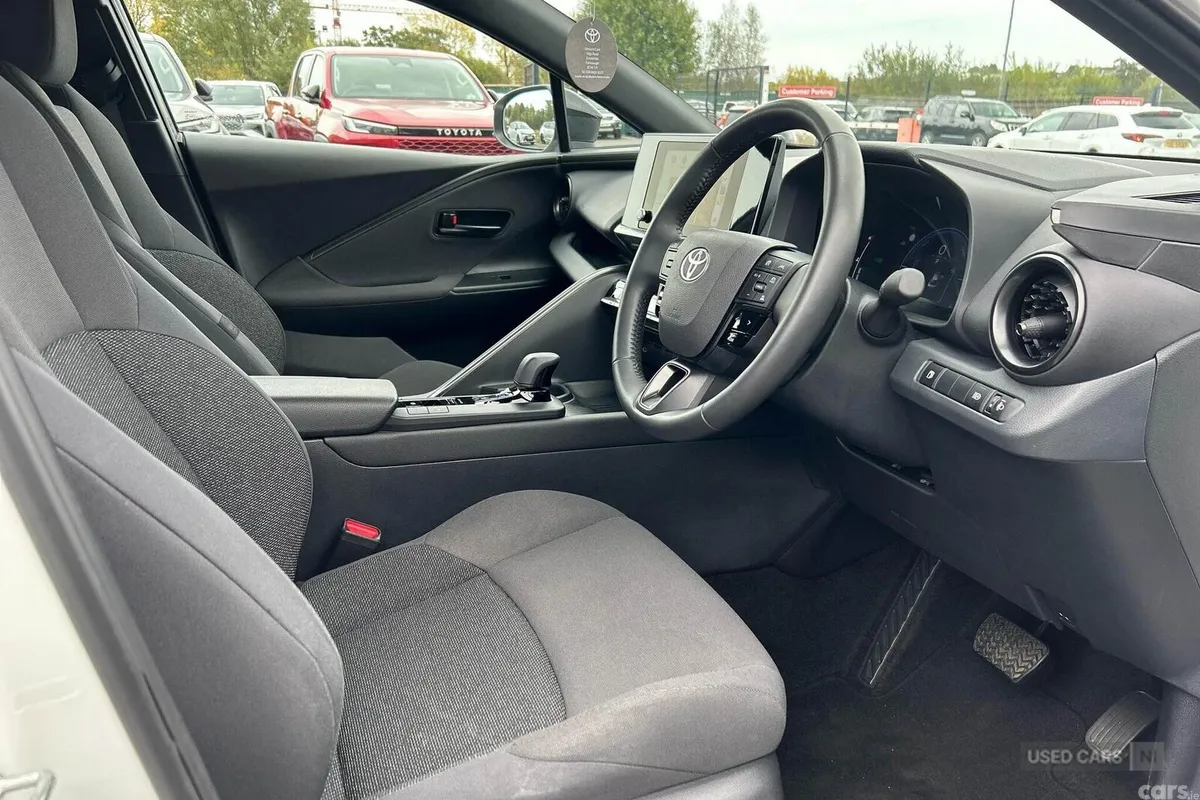 Toyota C-HR SUV, Petrol Hybrid, 2024, White
