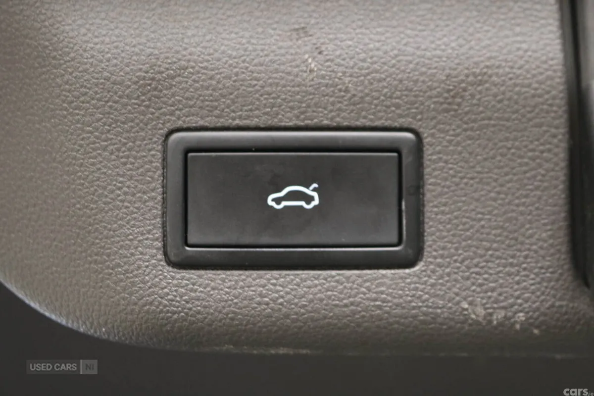 Volkswagen Multivan MPV, Petrol Hybrid, 2025, Grey