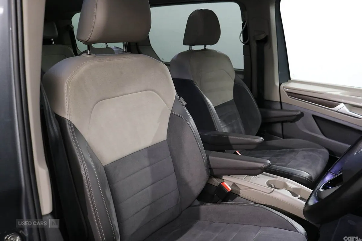 Volkswagen Multivan MPV, Petrol Hybrid, 2025, Grey