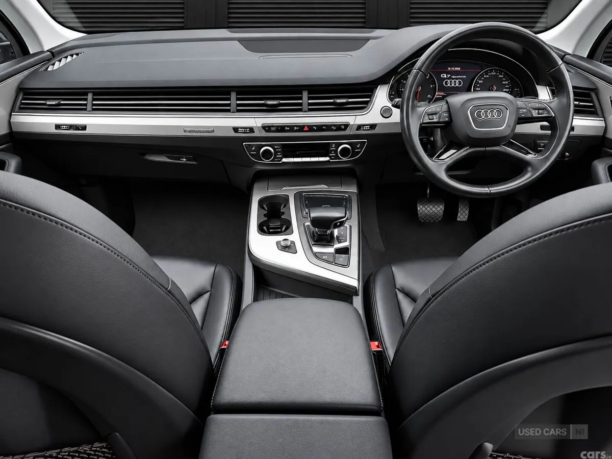 Audi Q7 , Petrol, 2016, White