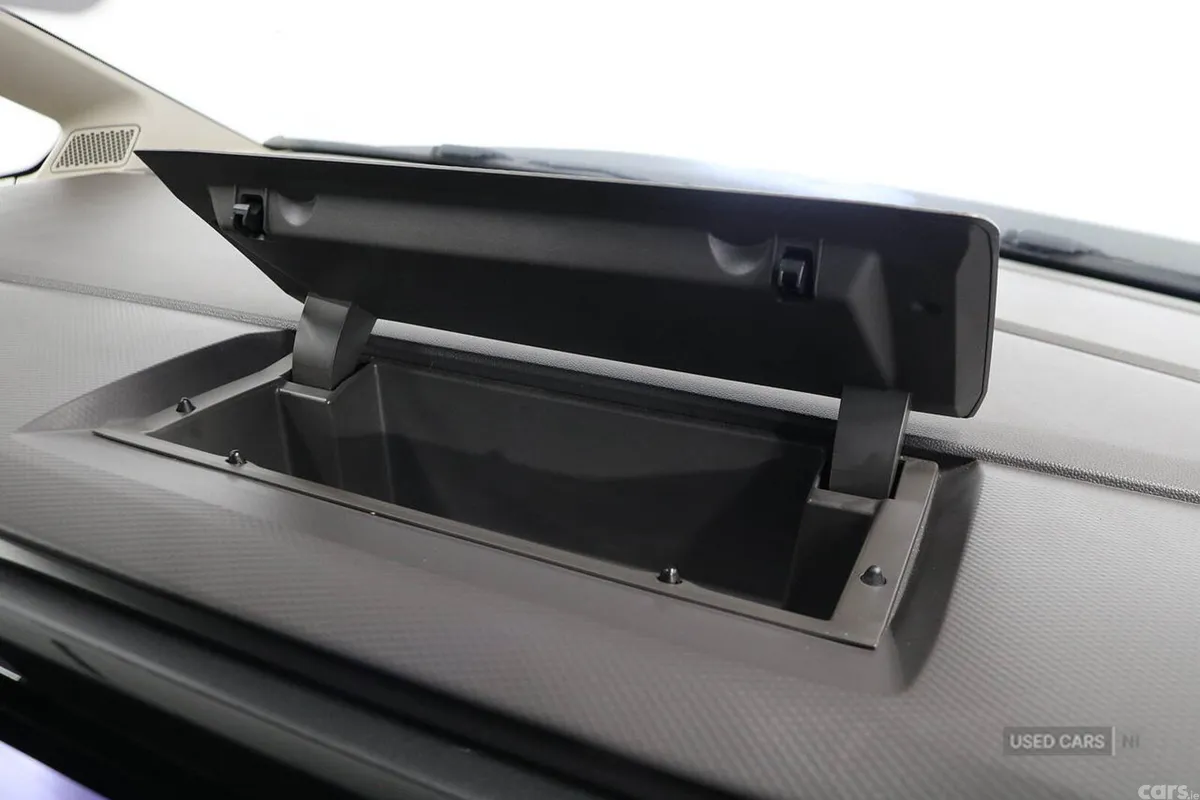 Volkswagen Multivan MPV, Petrol Hybrid, 2025, Grey