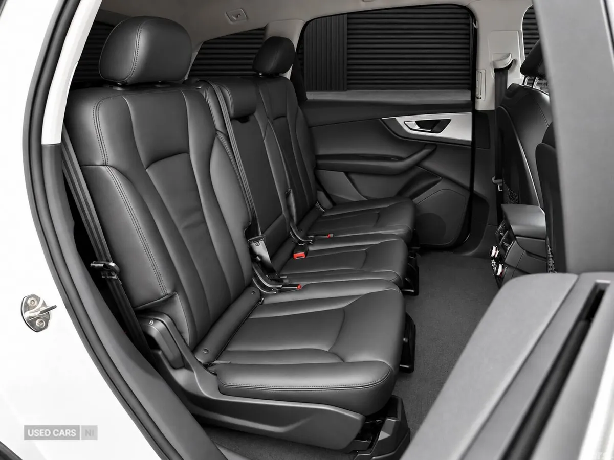 Audi Q7 , Petrol, 2016, White