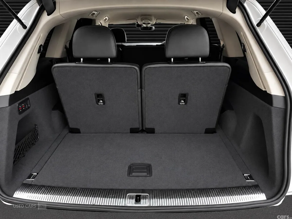 Audi Q7 , Petrol, 2016, White