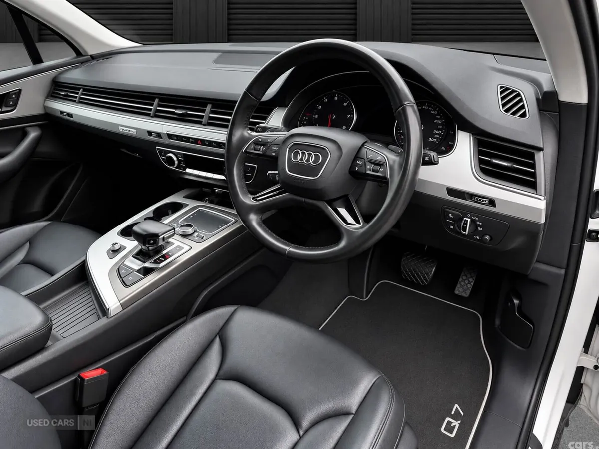 Audi Q7 , Petrol, 2016, White