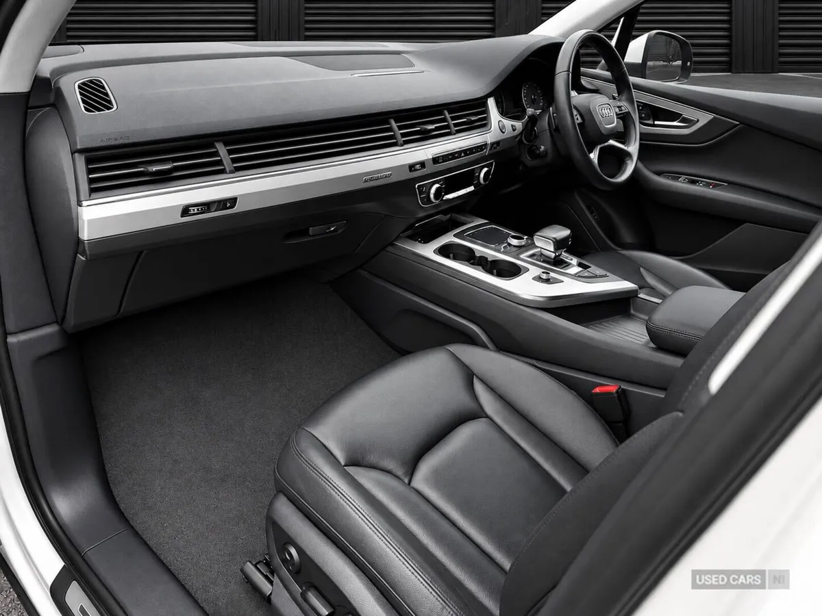Audi Q7 , Petrol, 2016, White