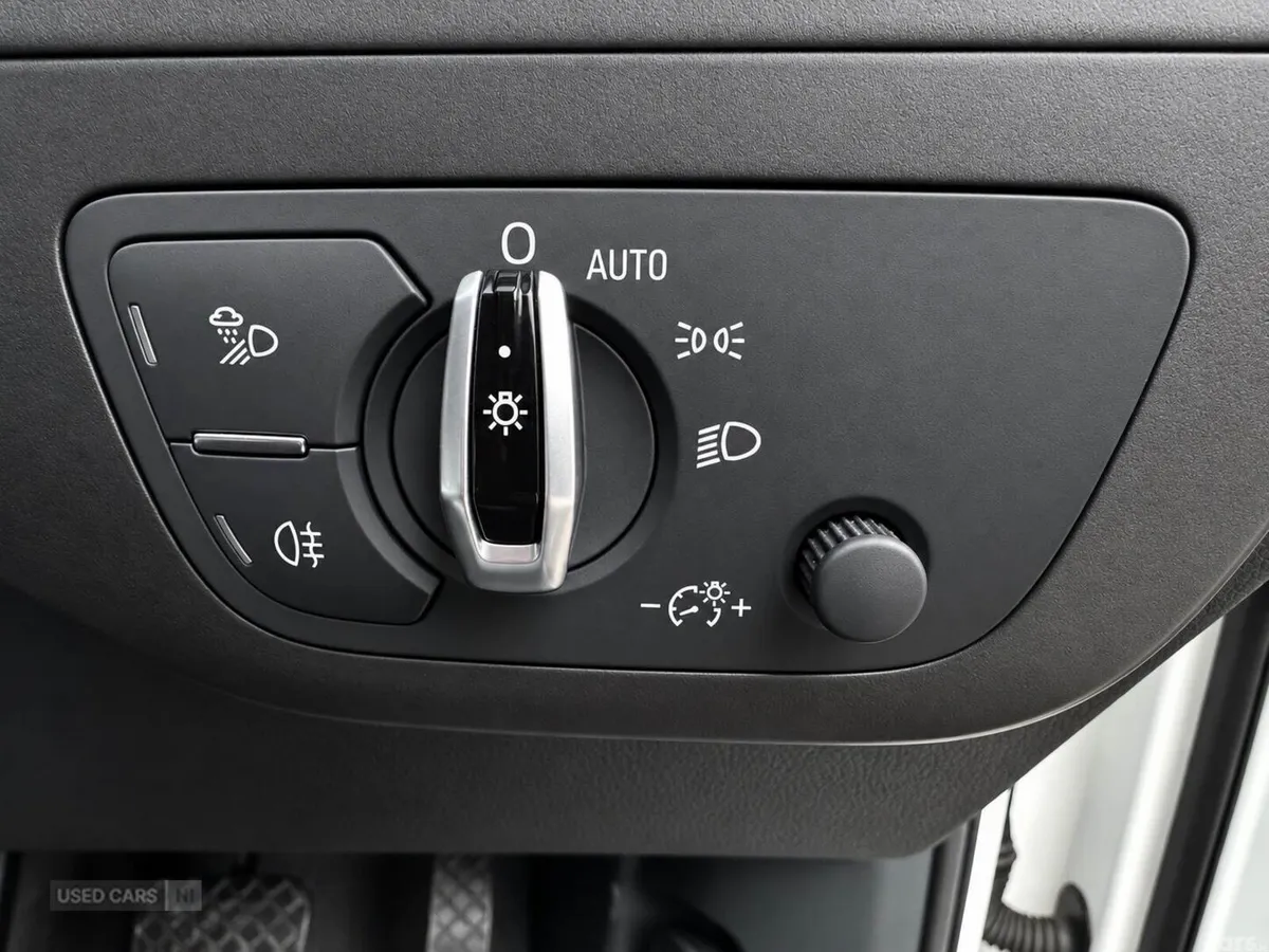 Audi Q7 , Petrol, 2016, White