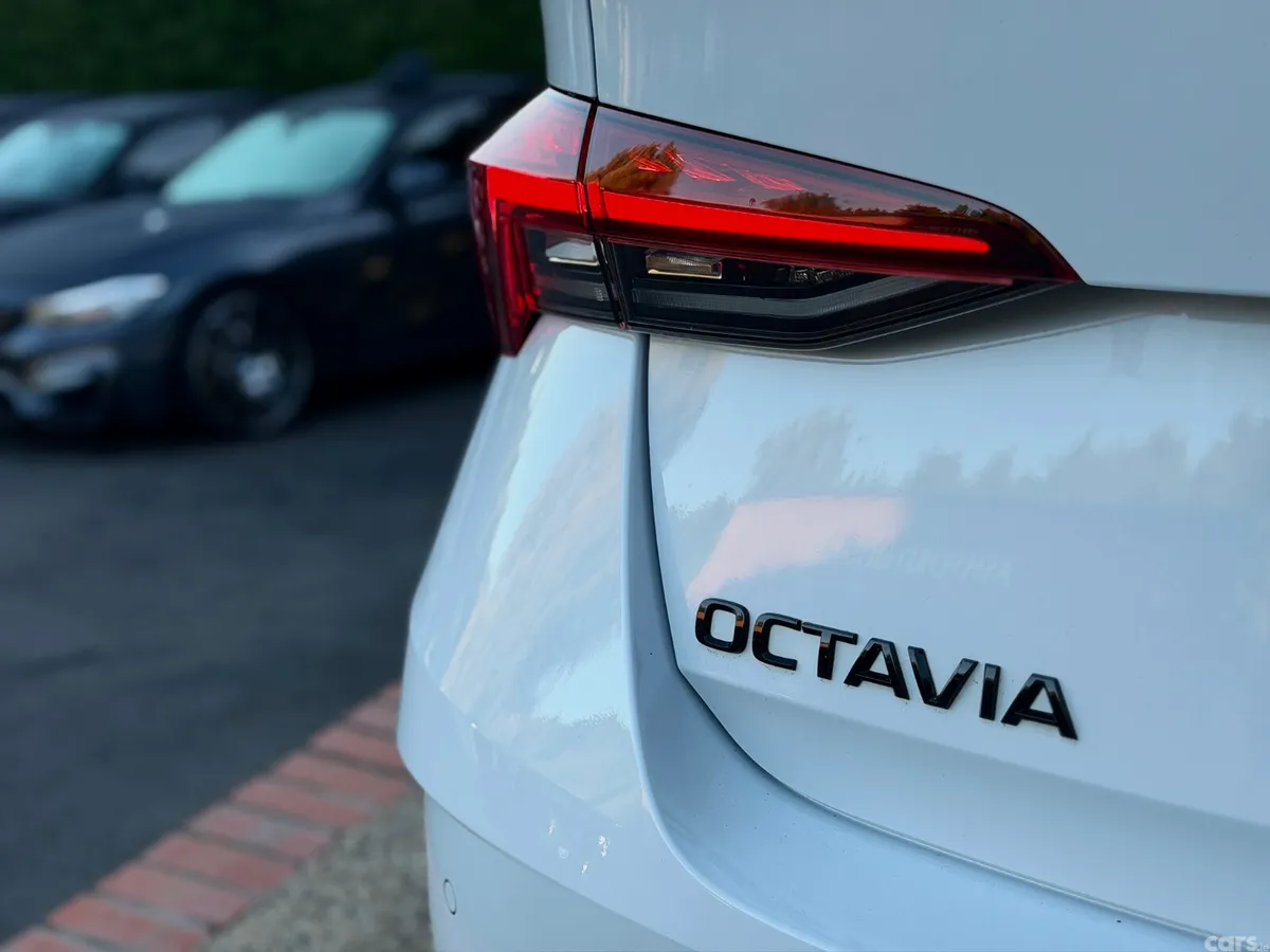Skoda Octavia Saloon, Diesel, 2024, White