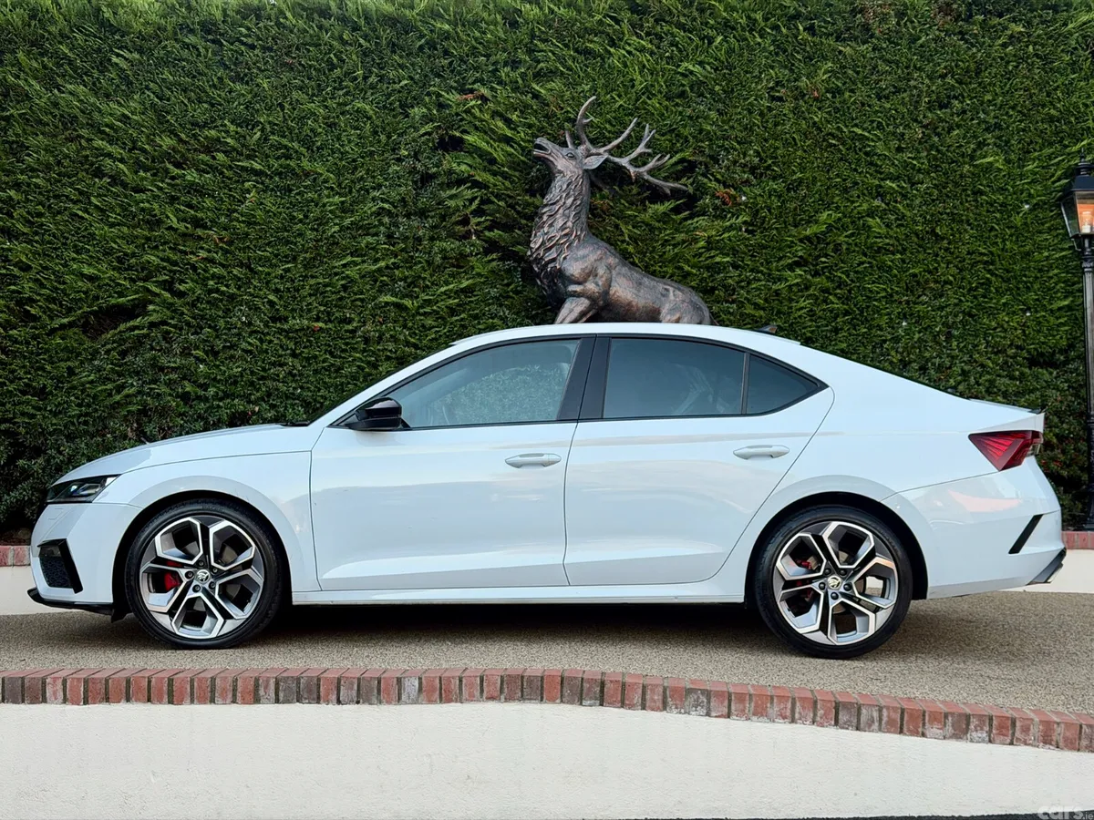 Skoda Octavia Saloon, Diesel, 2024, White