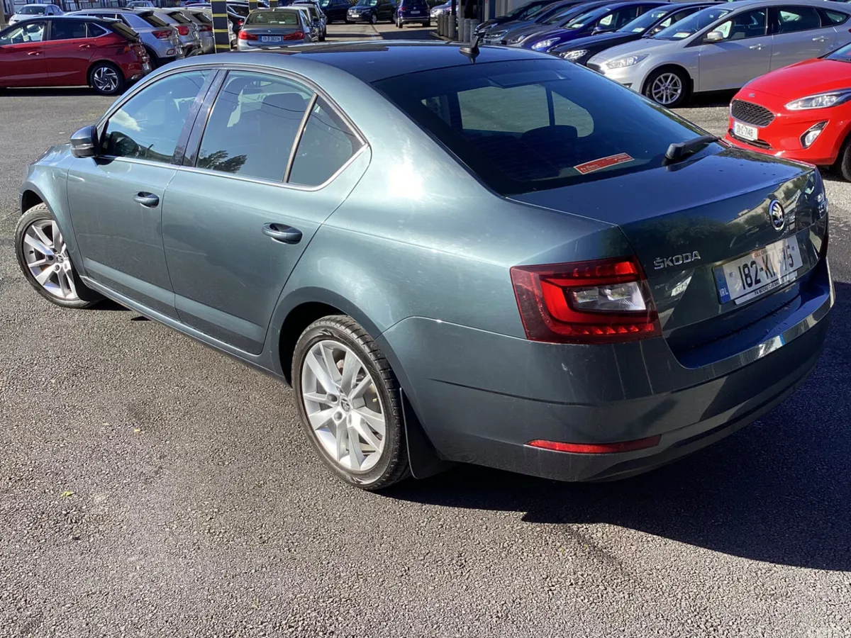 Skoda Octavia Saloon, Petrol, 2018, Grey