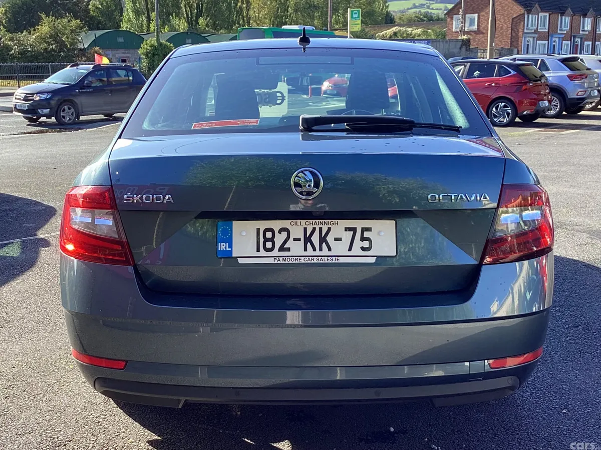Skoda Octavia Saloon, Petrol, 2018, Grey