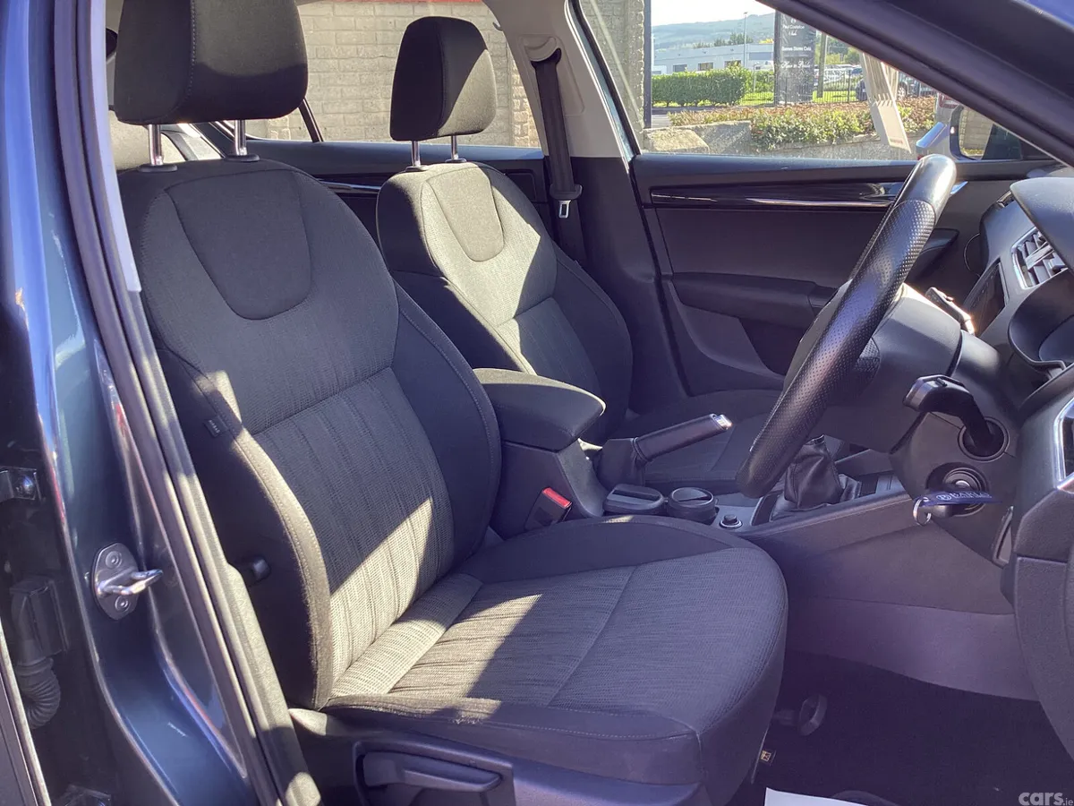 Skoda Octavia Saloon, Petrol, 2018, Grey