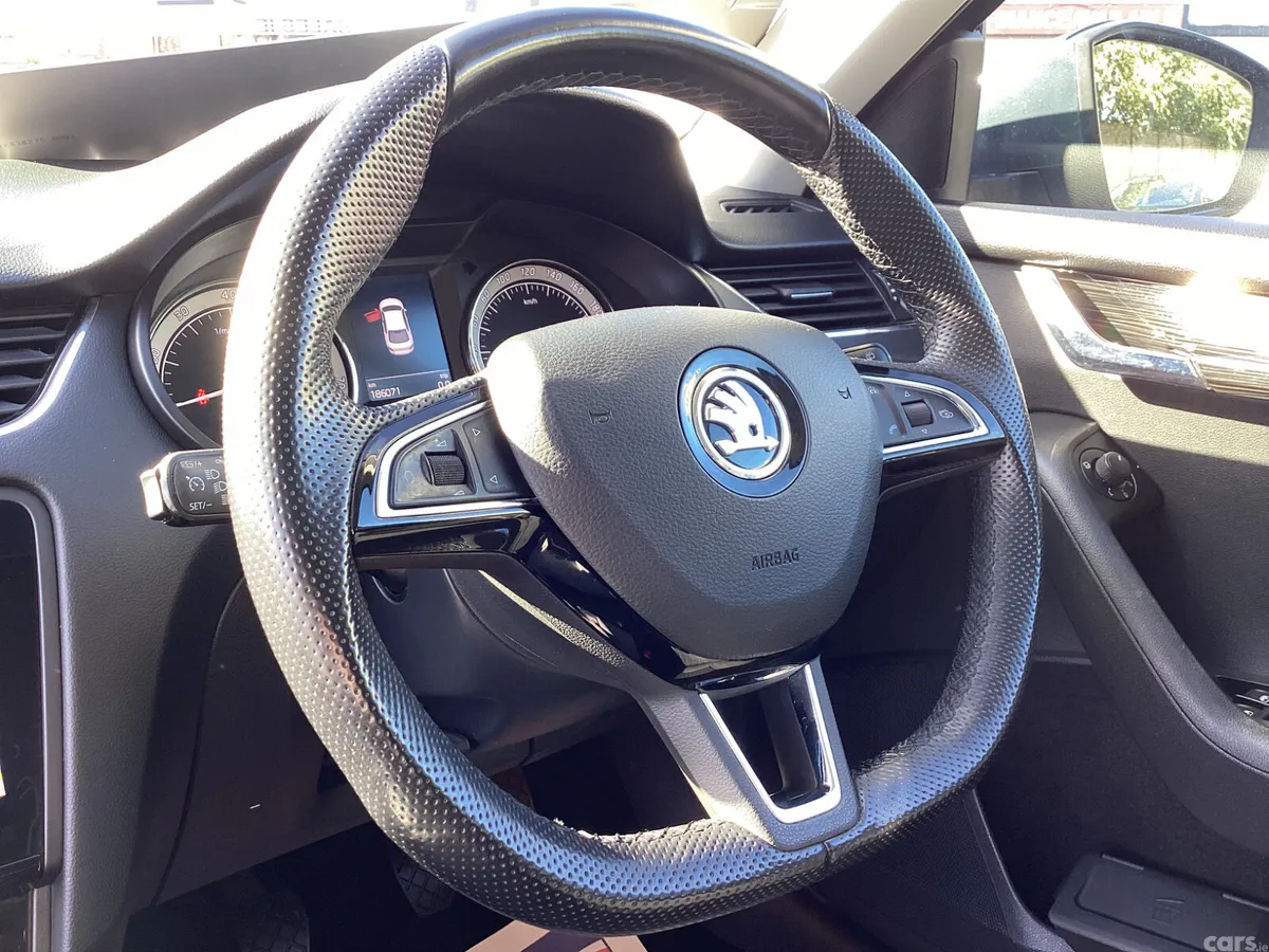 Skoda Octavia Saloon, Petrol, 2018, Grey