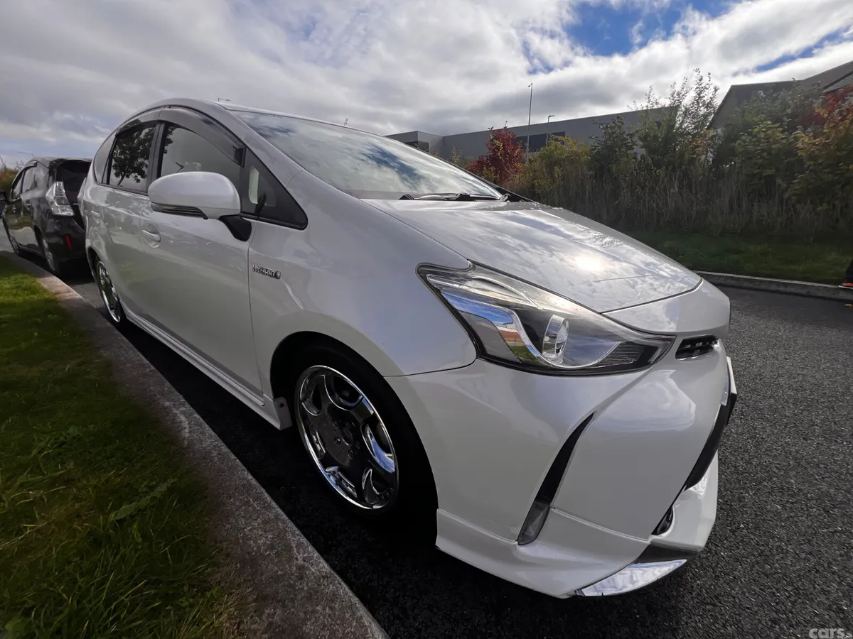 Toyota Prius MPV, Petrol Hybrid, 2015, White