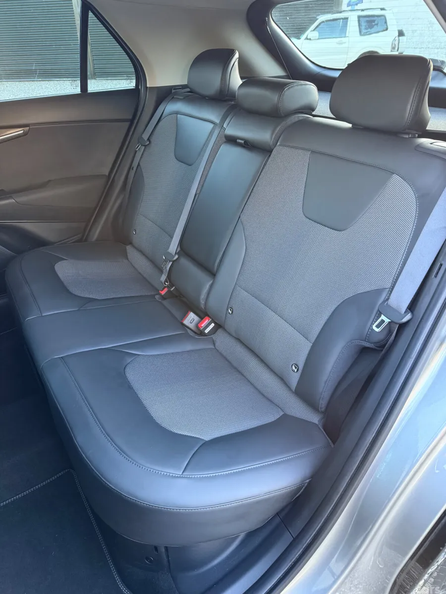 Kia Niro SUV, Petrol Hybrid, 2024, Grey