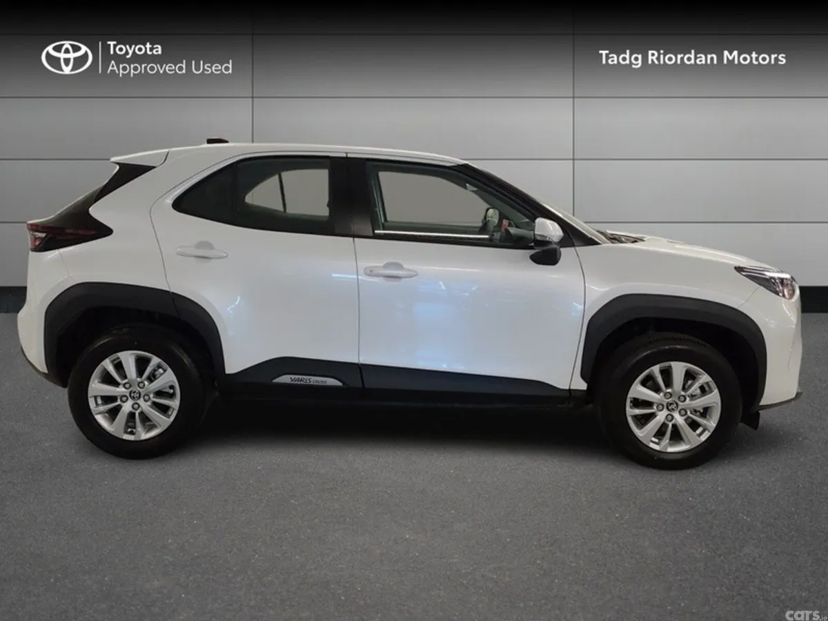 Toyota Yaris Cross Hatchback, Petrol Hybrid, 2026, White