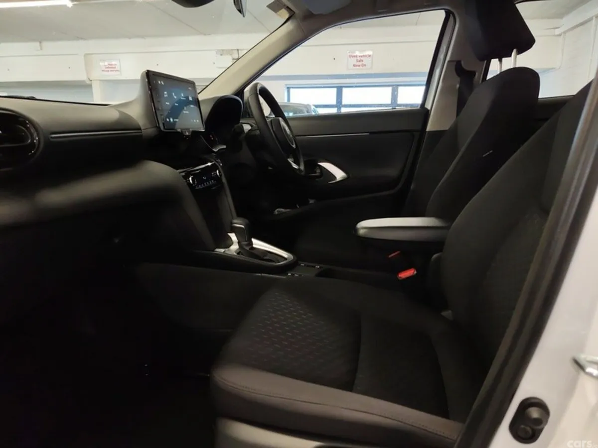 Toyota Yaris Cross Hatchback, Petrol Hybrid, 2026, White