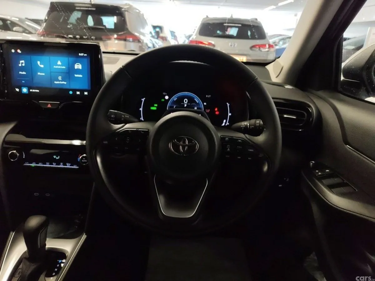 Toyota Yaris Cross Hatchback, Petrol Hybrid, 2026, White