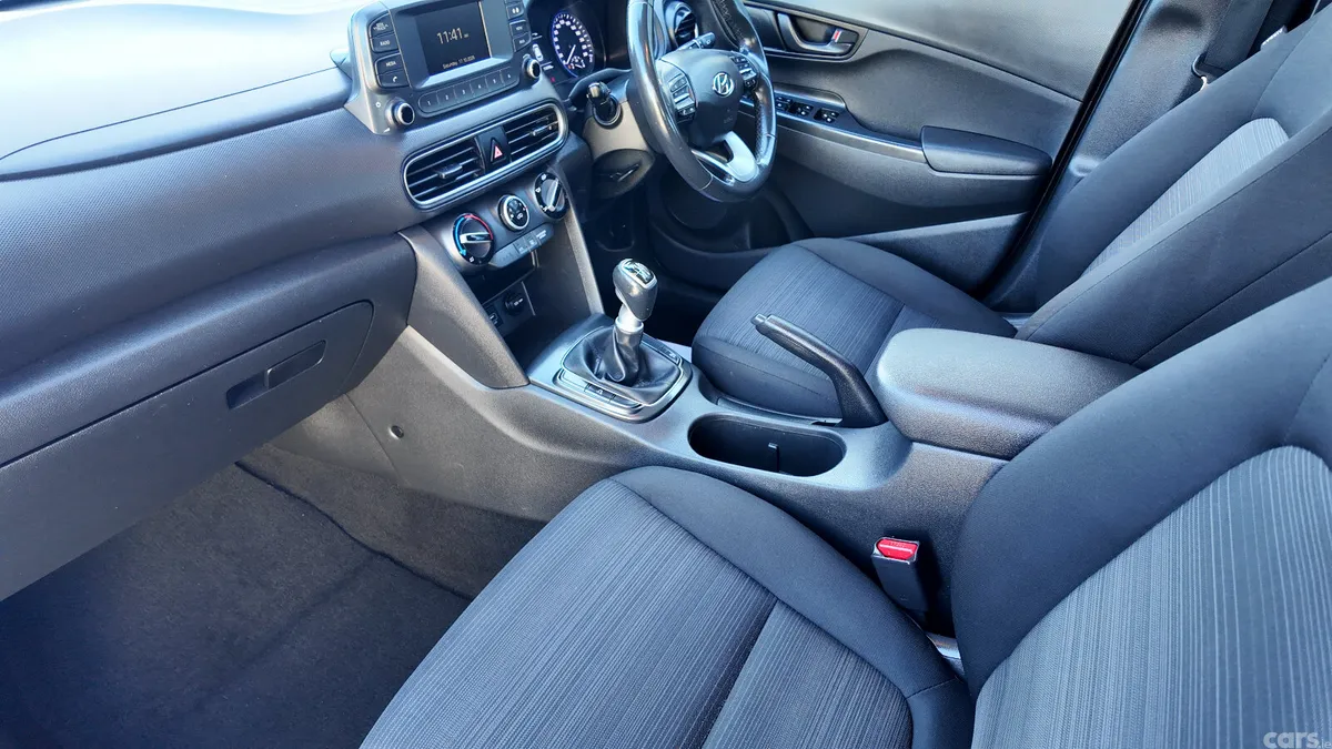 Hyundai KONA MPV, Petrol, 2021, White