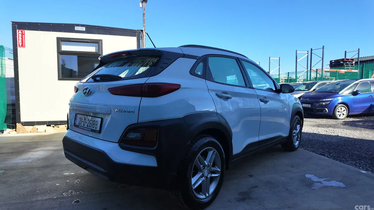 Hyundai KONA MPV, Petrol, 2021, White