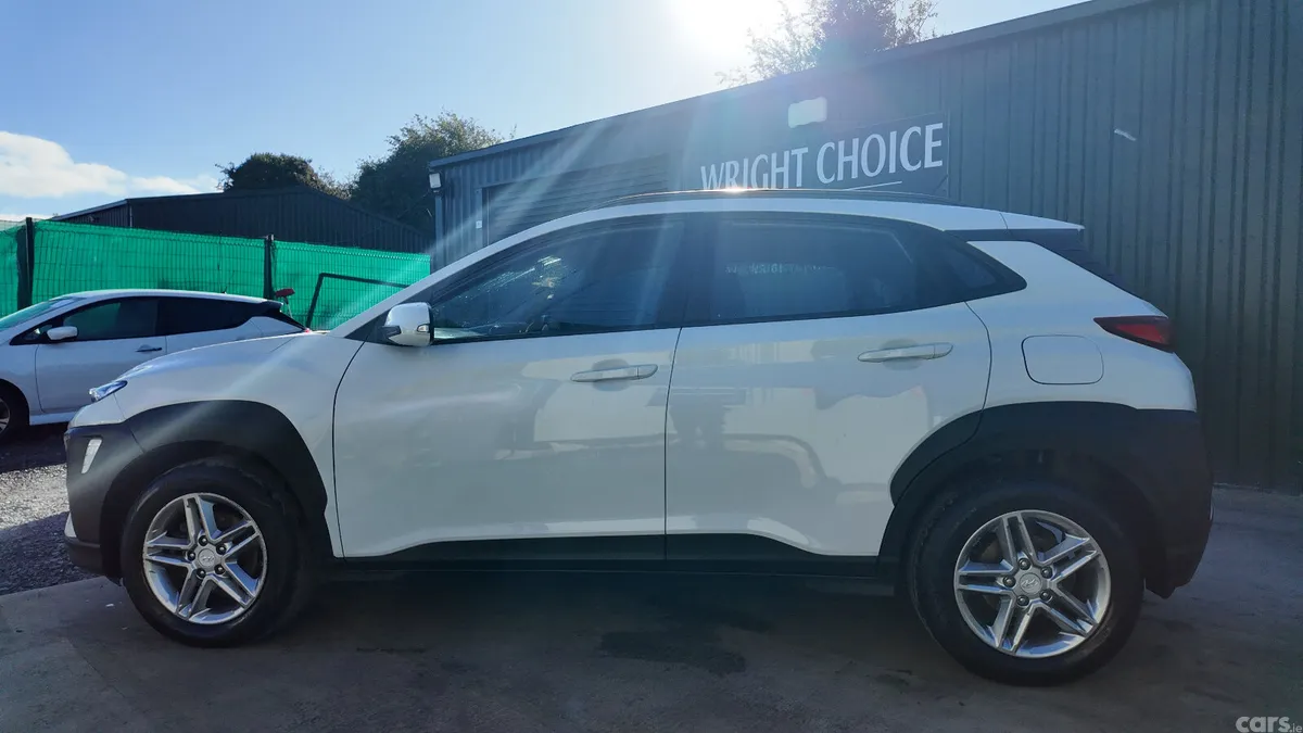 Hyundai KONA MPV, Petrol, 2021, White