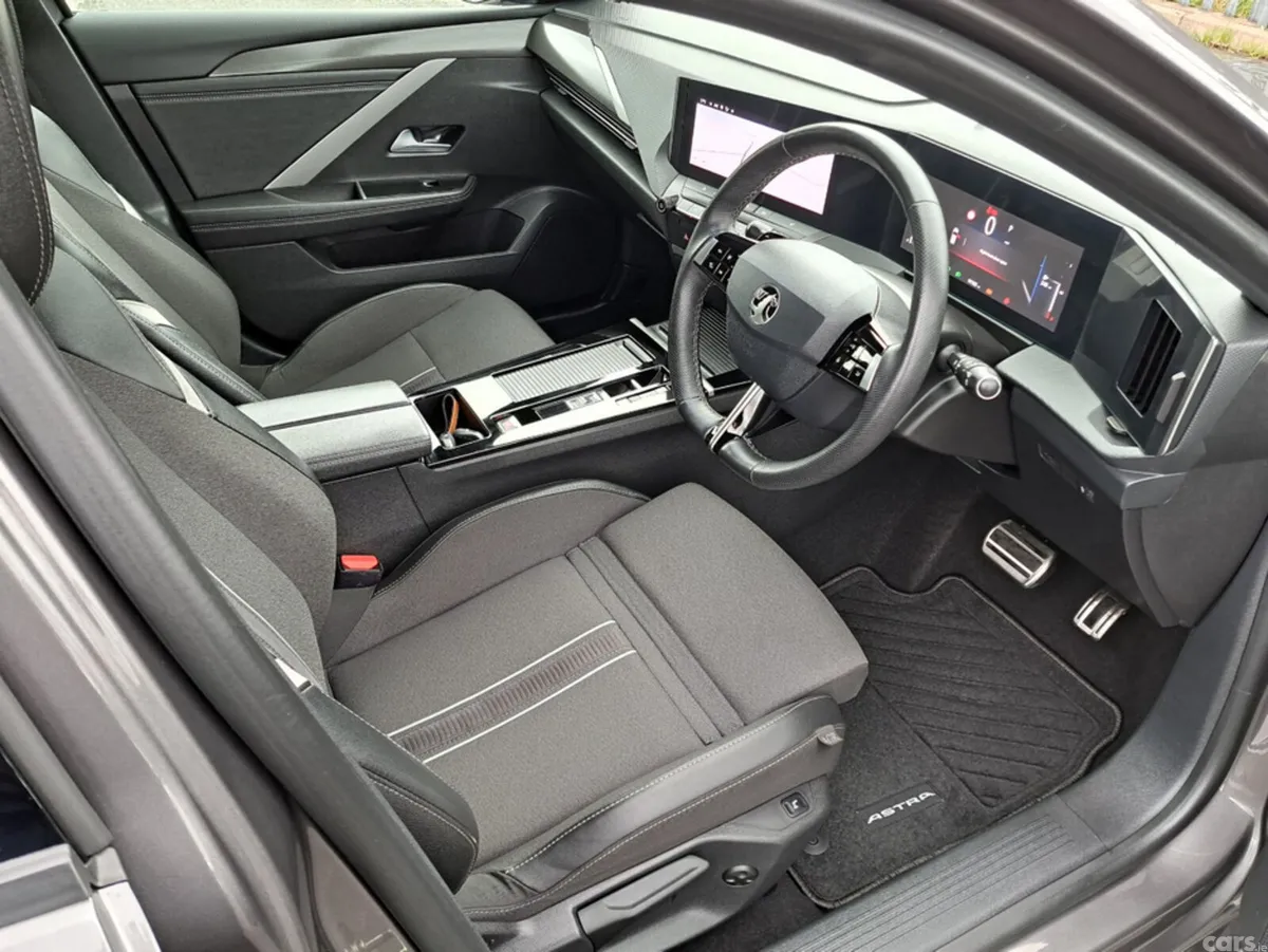 Opel Astra Hatchback, Diesel, 2023, Grey