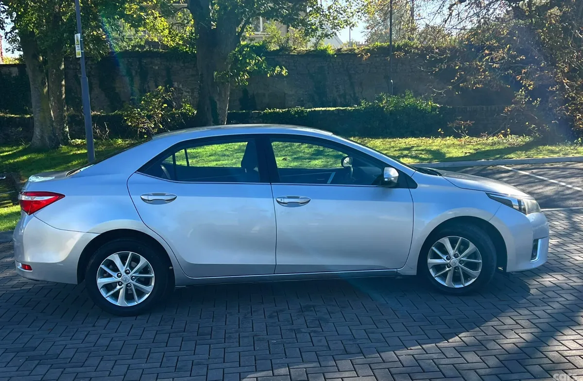 Toyota Corolla Saloon, Diesel, 2015, Silver