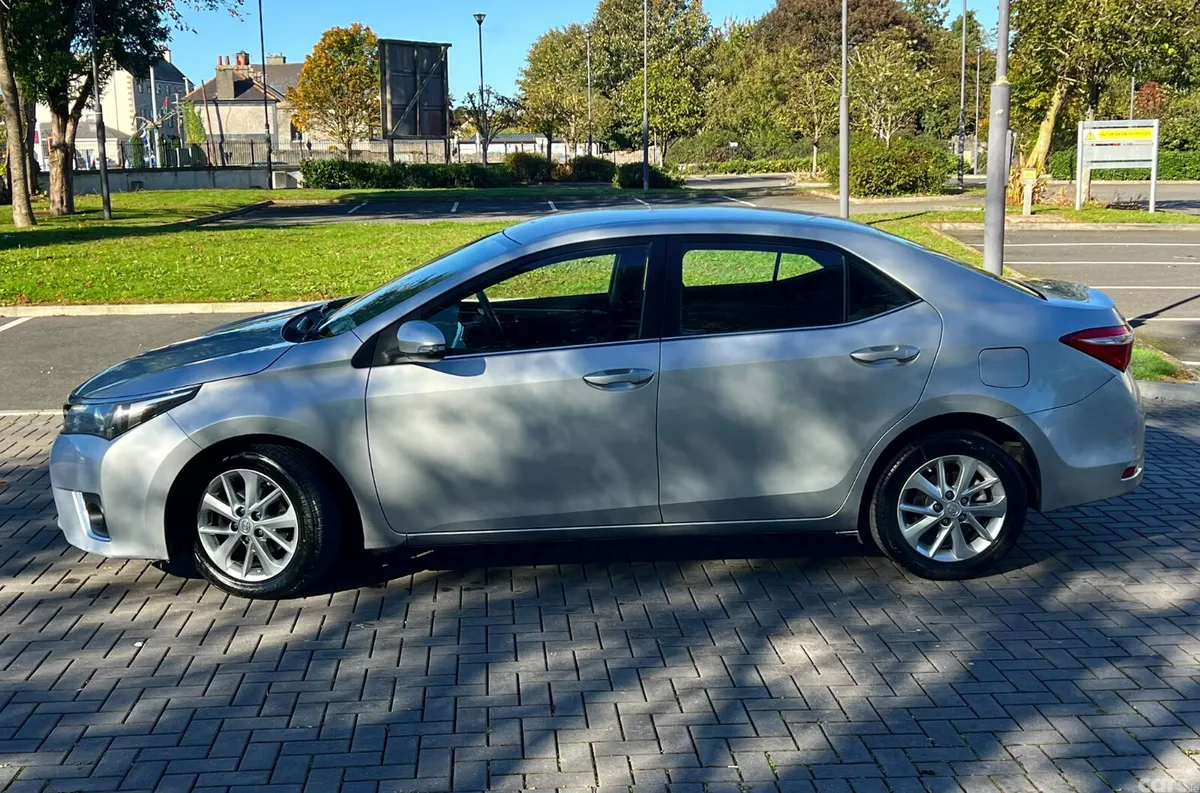 Toyota Corolla Saloon, Diesel, 2015, Silver
