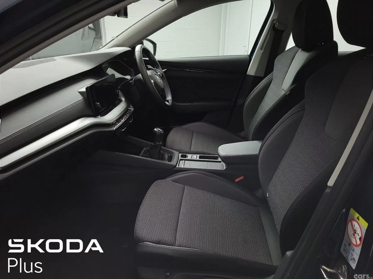 Skoda Octavia Saloon, Petrol, 2023, Blue