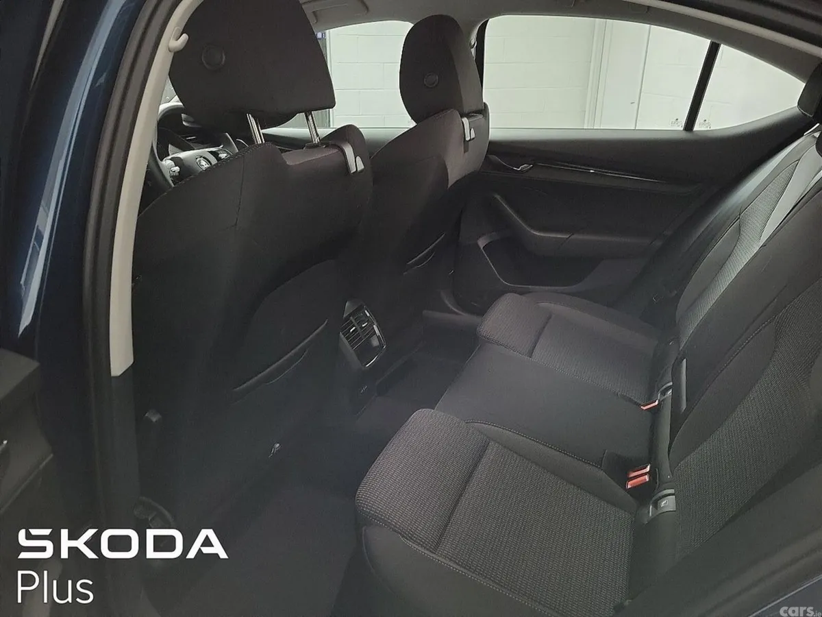 Skoda Octavia Saloon, Petrol, 2023, Blue