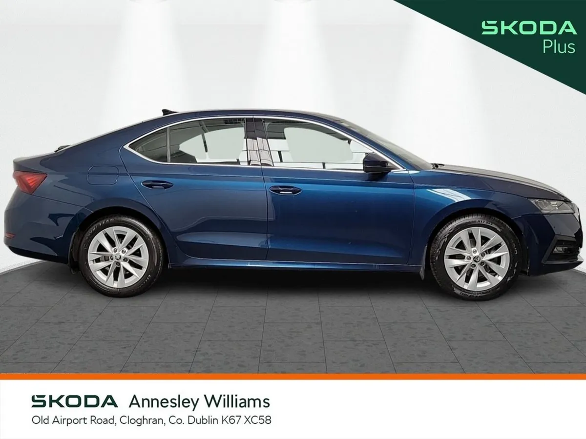 Skoda Octavia Saloon, Petrol, 2023, Blue
