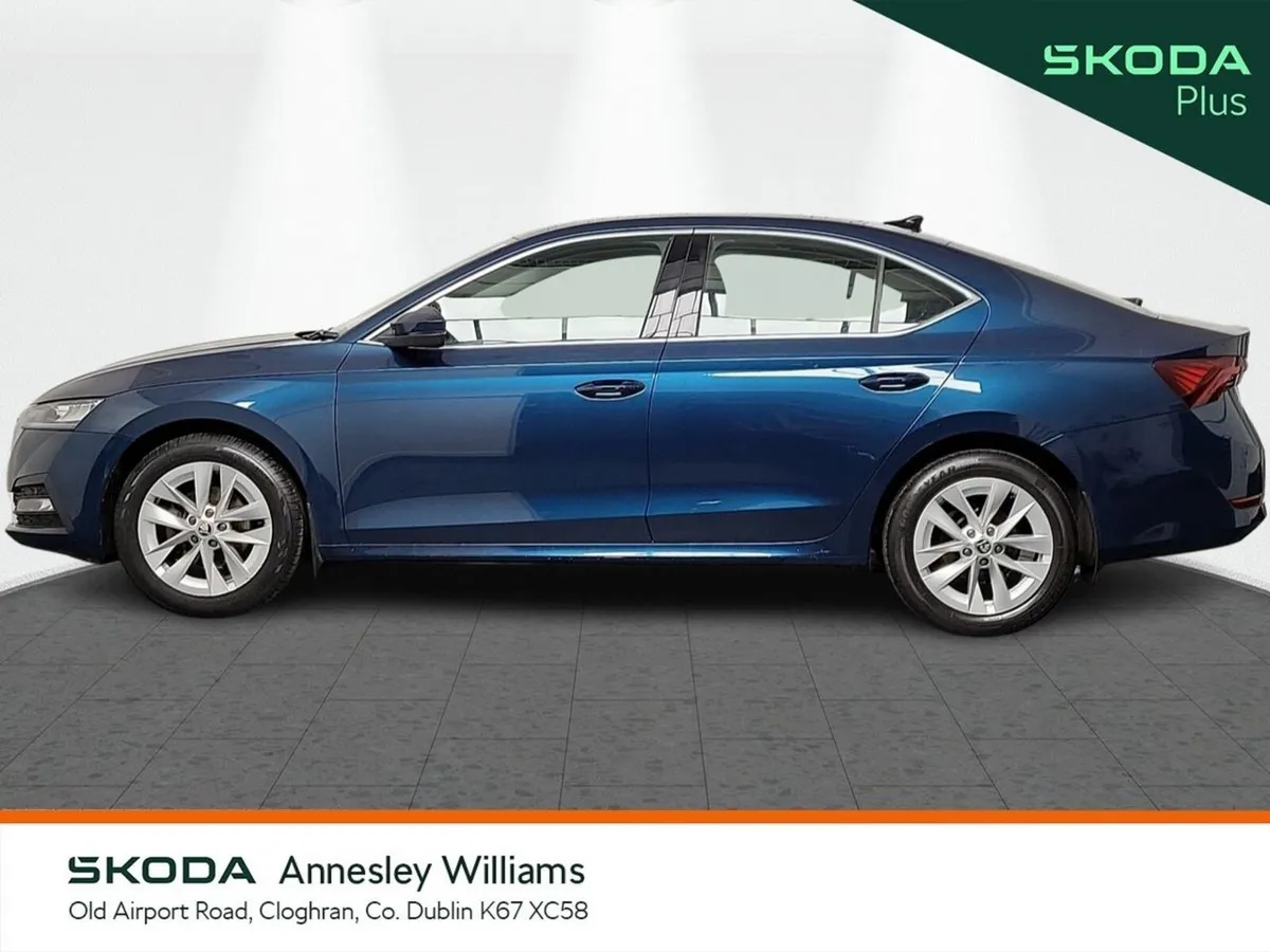 Skoda Octavia Saloon, Petrol, 2023, Blue
