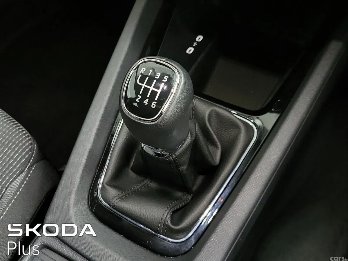 Skoda Octavia Saloon, Petrol, 2023, Blue