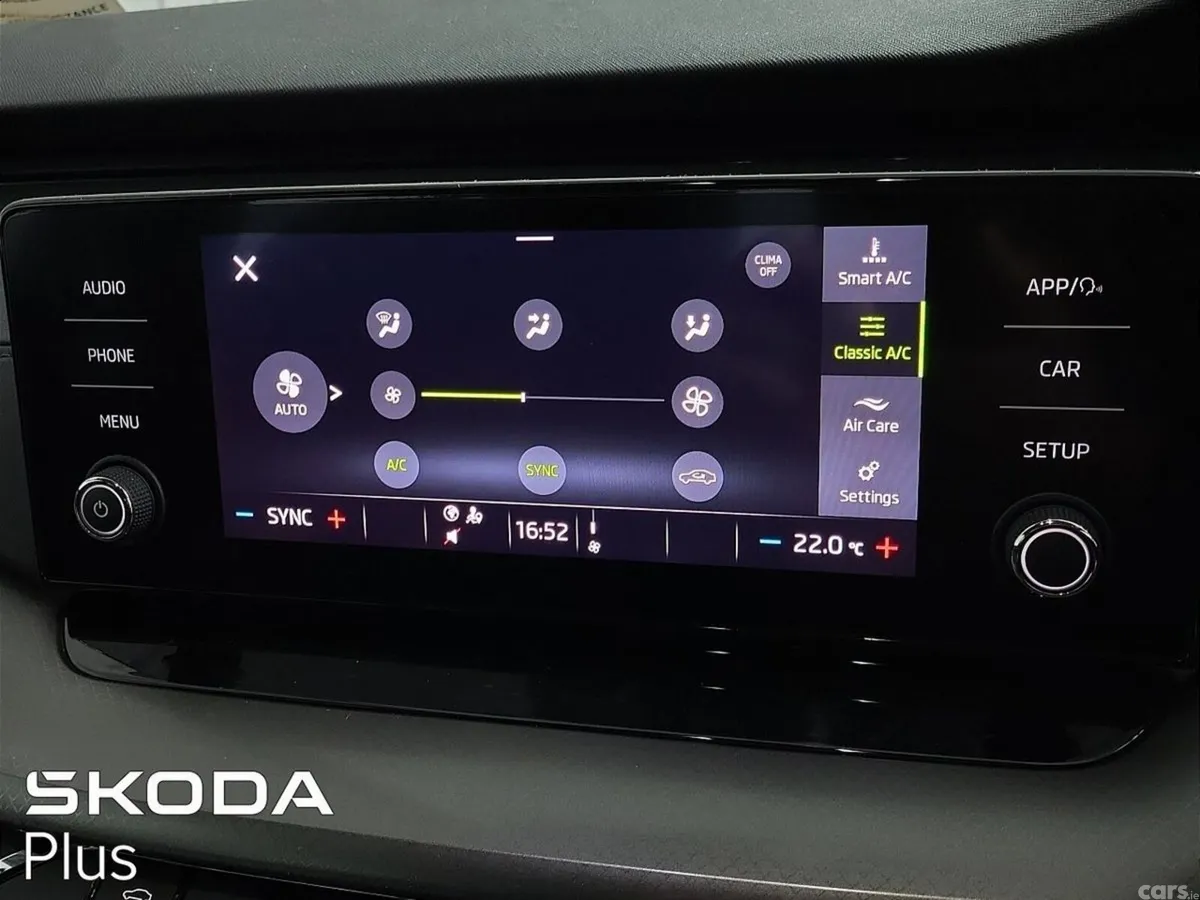 Skoda Octavia Saloon, Petrol, 2023, Blue