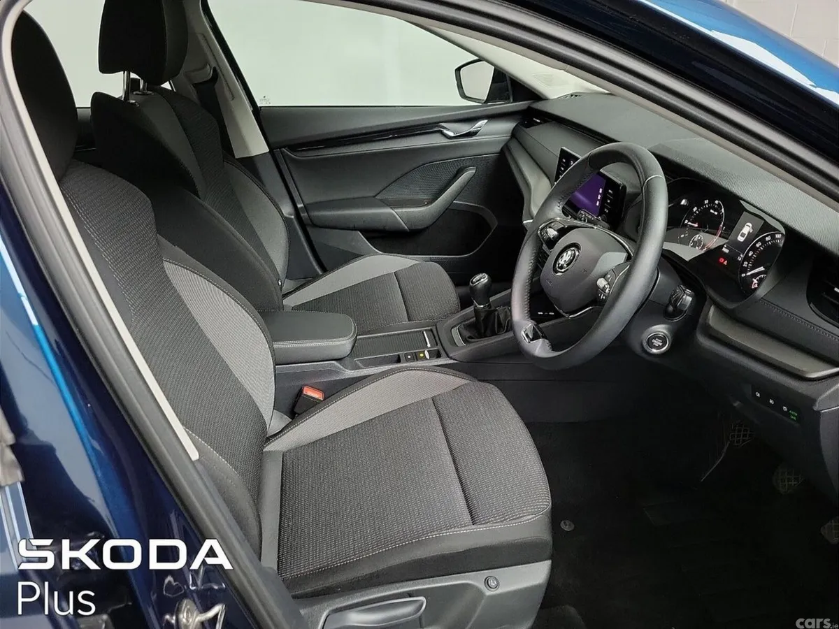 Skoda Octavia Saloon, Petrol, 2023, Blue