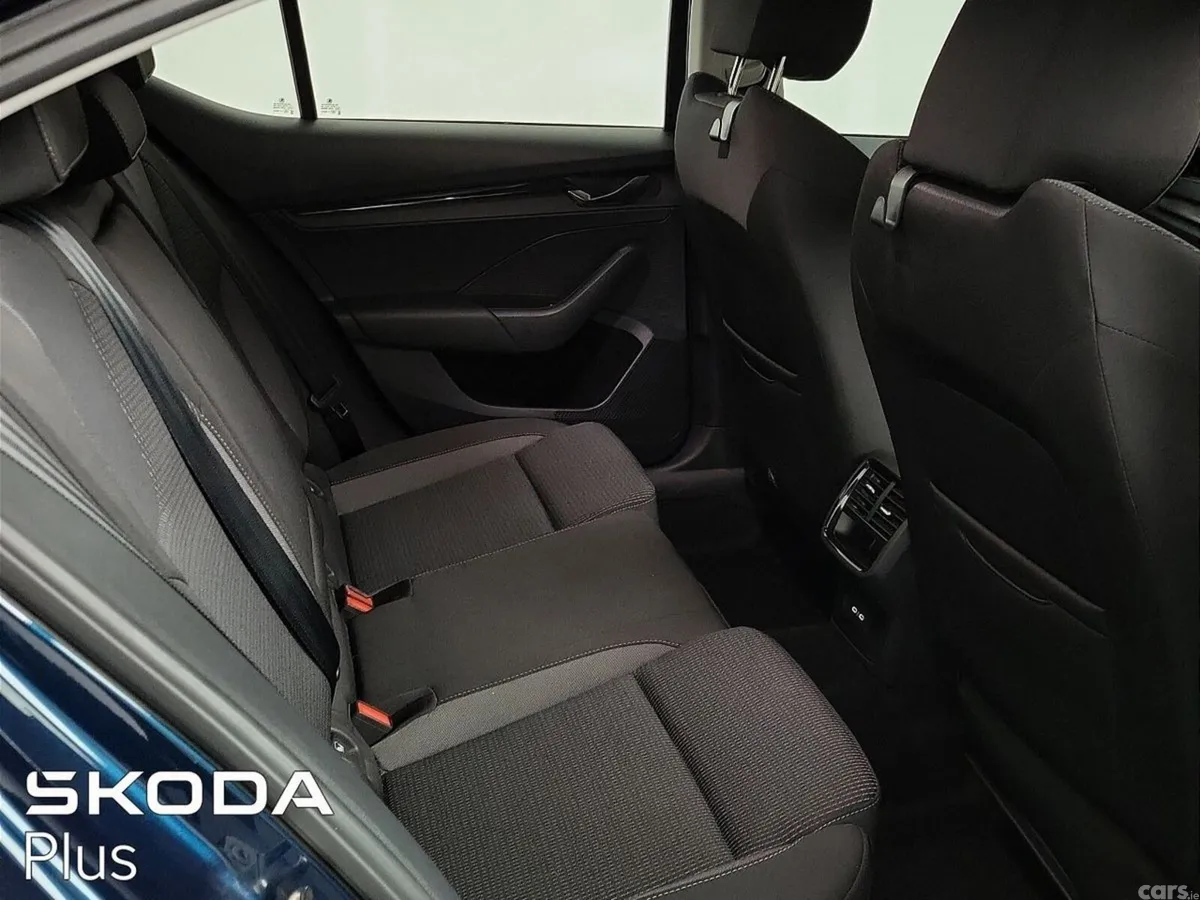 Skoda Octavia Saloon, Petrol, 2023, Blue