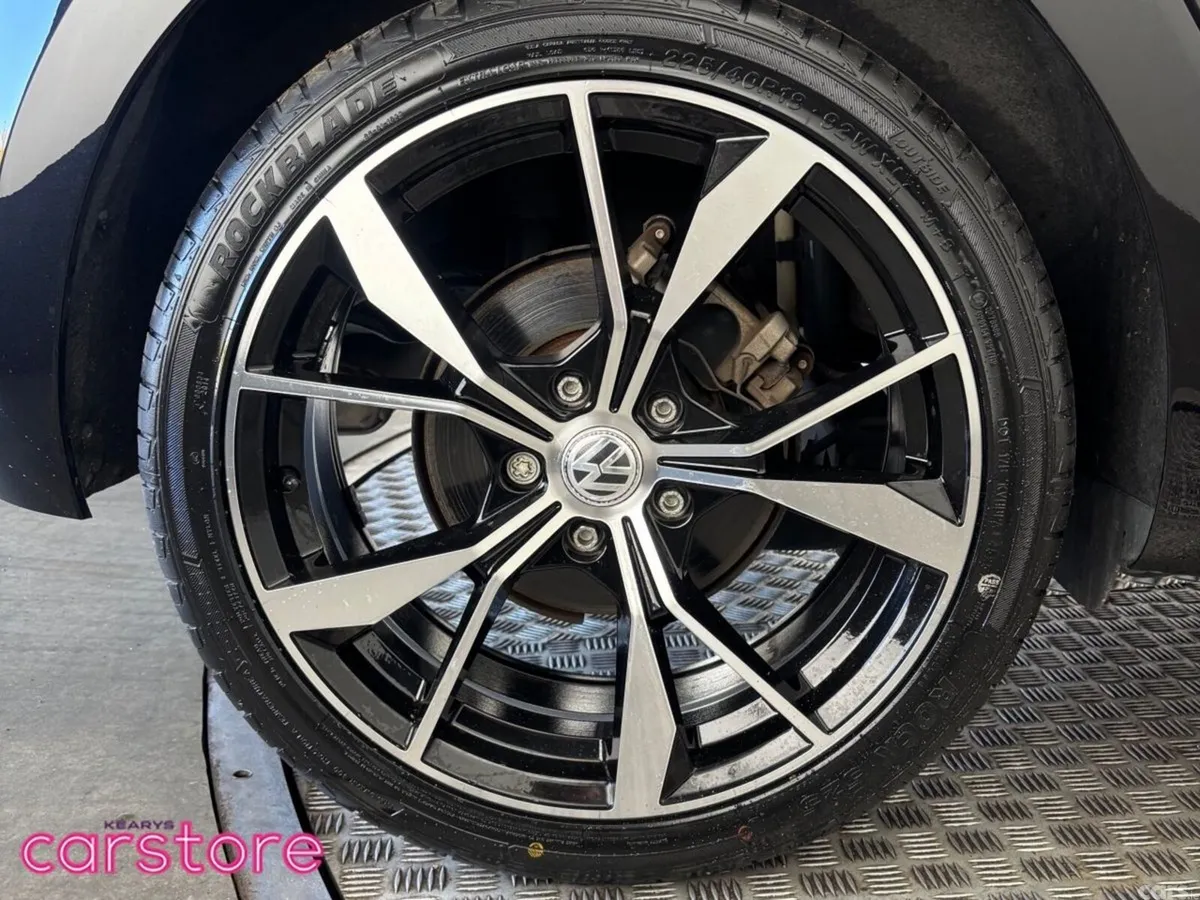 Volkswagen Golf Hatchback, Petrol, 2019, Black