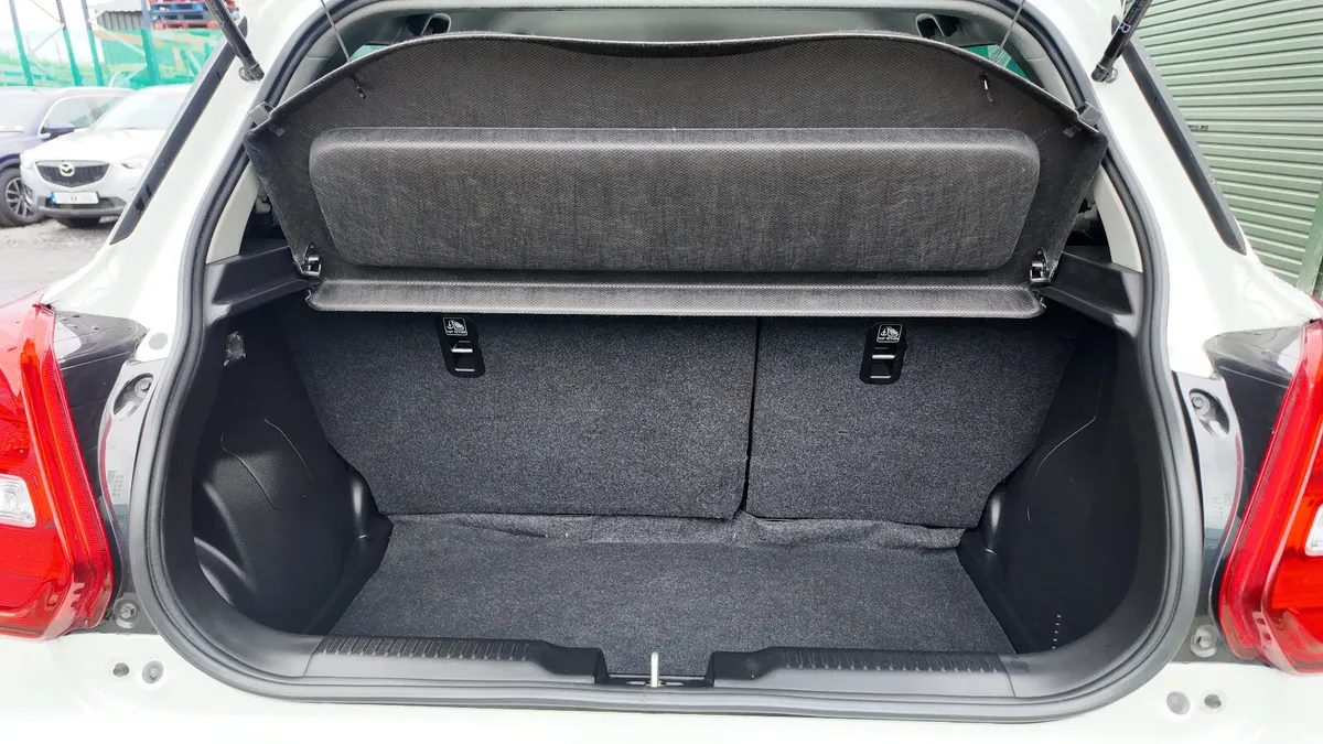 Suzuki Swift Hatchback, Petrol, 2019, White